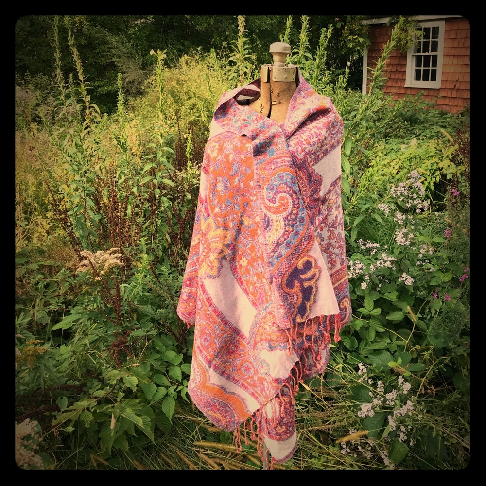 Wool paisley shawl